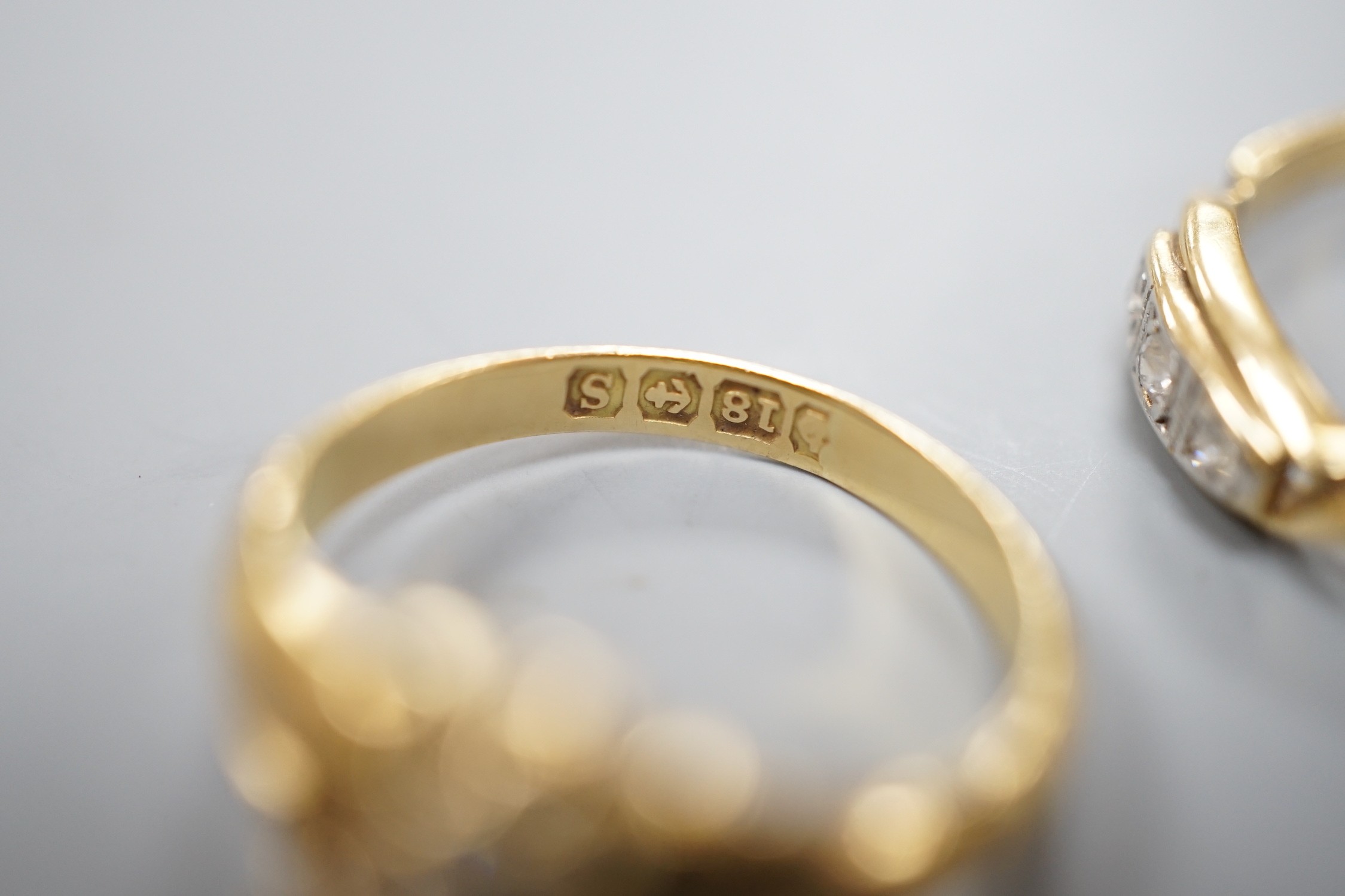Two early 20th century 18ct and three stone diamond rings, sizes I and R/S gross weight 5.1 grams.